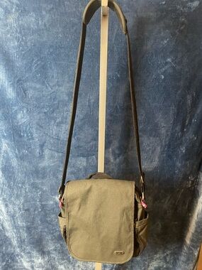 R.E.I. Heathered dark grey w pink accents crossover messenger bag/purse